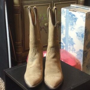 Rodeo drive woman’s boots Sz 5-5.5, cowboy boots